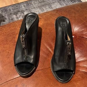 Frye Izzy Zip Front Open Toe Slip On Moto Leather Shoes Black Women’s Size 6.5
